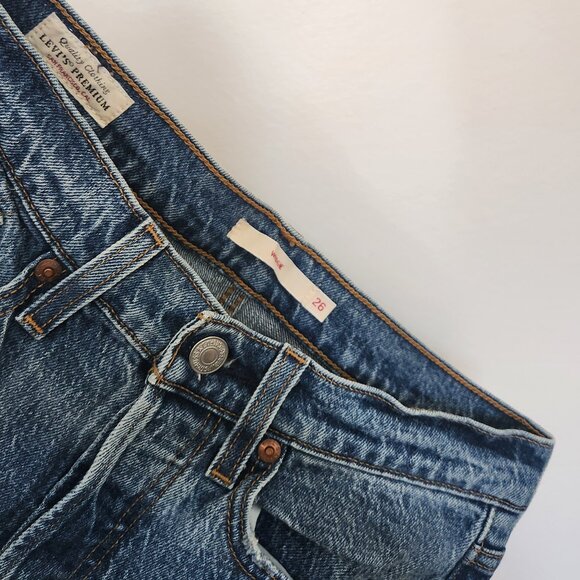 Levi's Premium Wedgie Icon Fit Crop Jeans - These Dreams - Picture 2 of 10